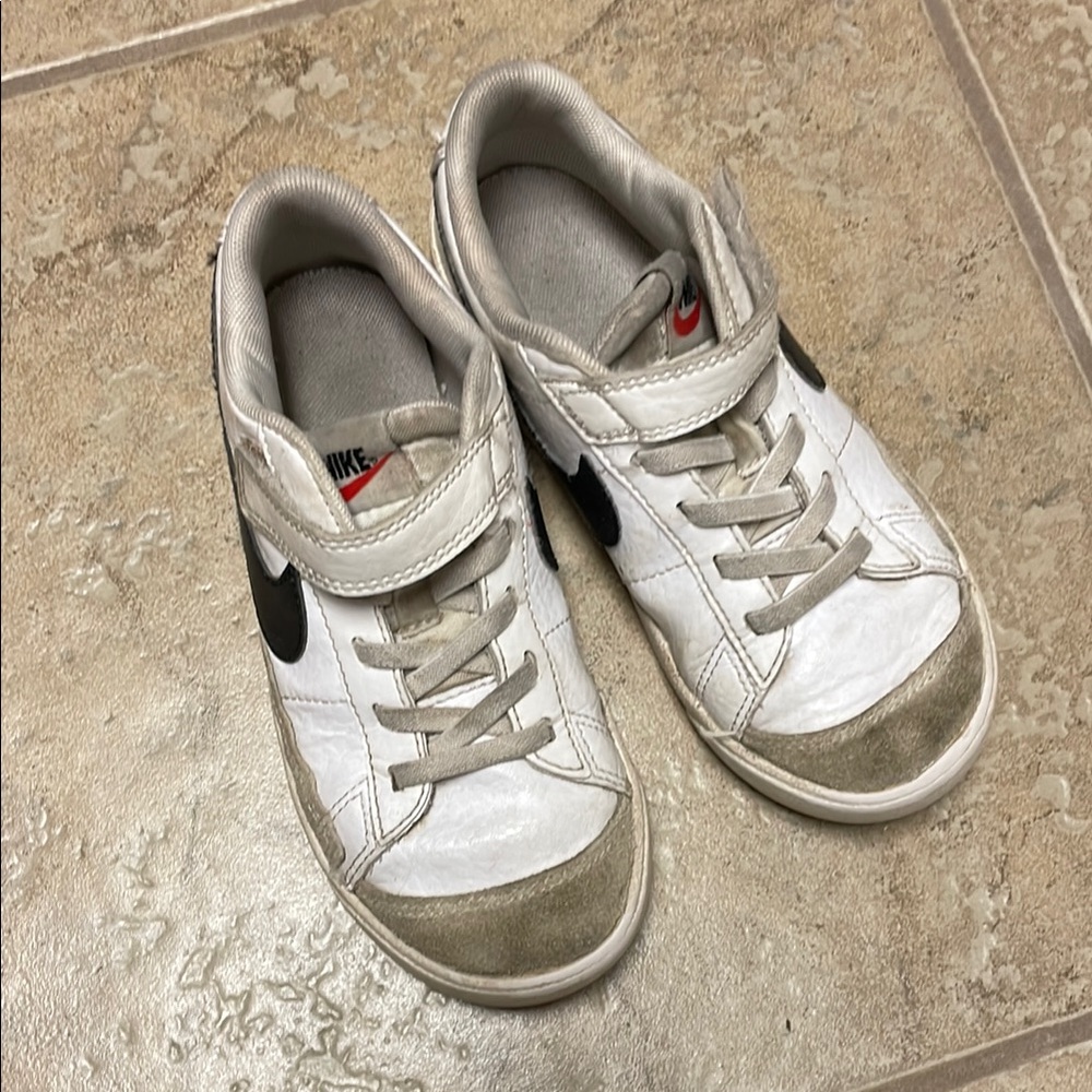 Nike White and Gray Casual Sneakers with Athletic Design